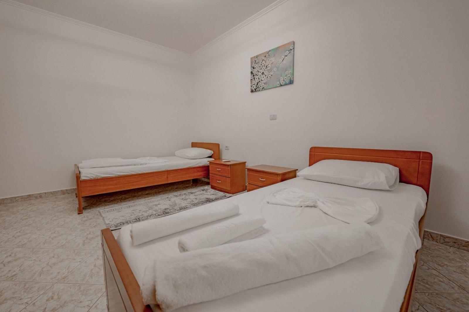 Ajla Apartment *