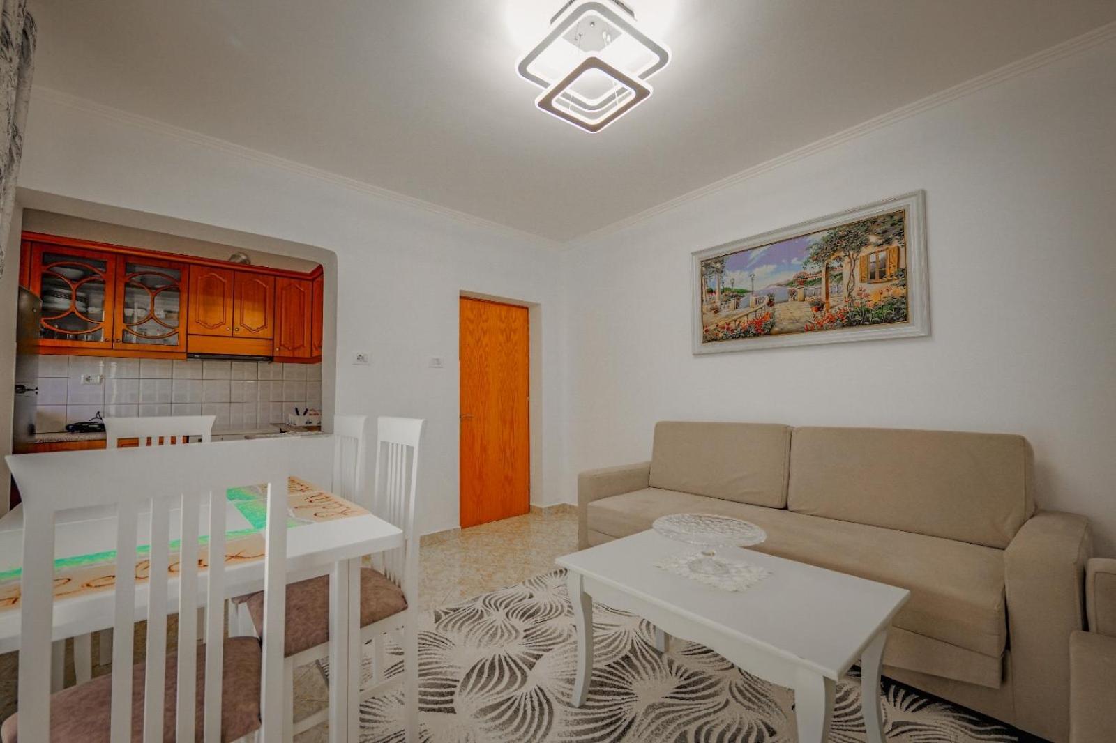 Apartment Ajla